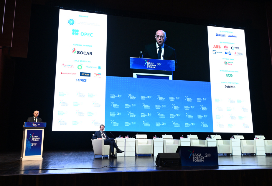 المرحلة الأولى من تطوير الطاقة المتجددة في أذربيجان تكتمل بتشغيل 10 محطات للطاقة الشمسية والرياح