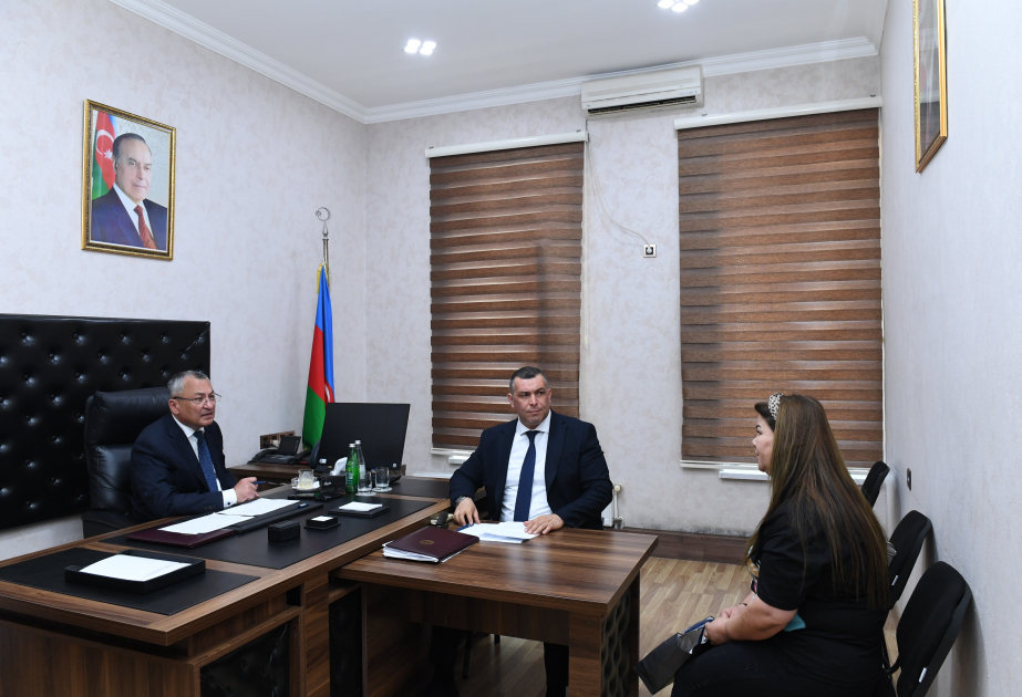 Dövlət Komitəsinin sədri keçmiş məcburi köçkünlərin müraciətlərini dinləyib