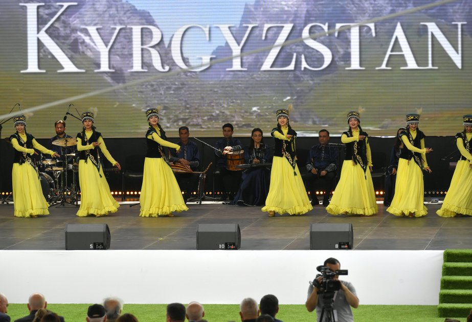 Grupos artísticos de 7 países se presentan en Lachín