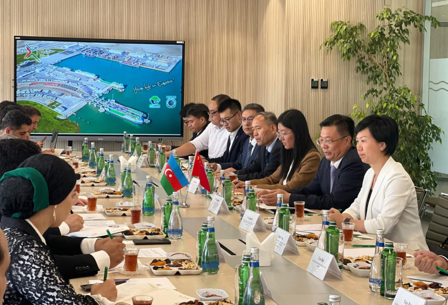 Se mantuvo una reunión entre las delegaciones de Azerbaiyán y China