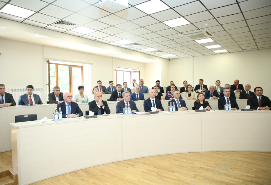 Folklor İnstitutunun direktoru Qarabağ Universitetində keçirilən konfransda çıxış edib