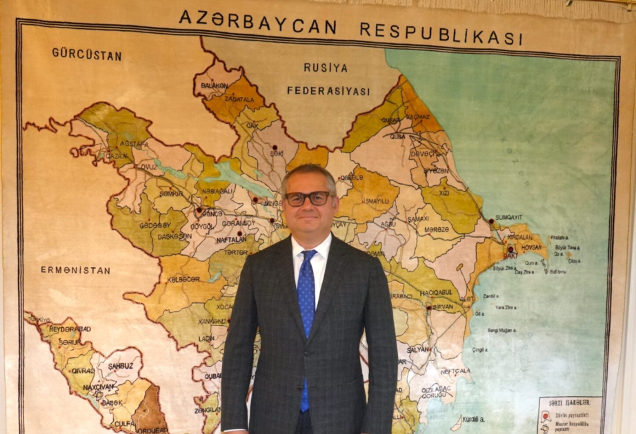 Zusammenfassung des Interviews von Botschafter Khazar Ibrahim mit Diplomatic Watch Magazine