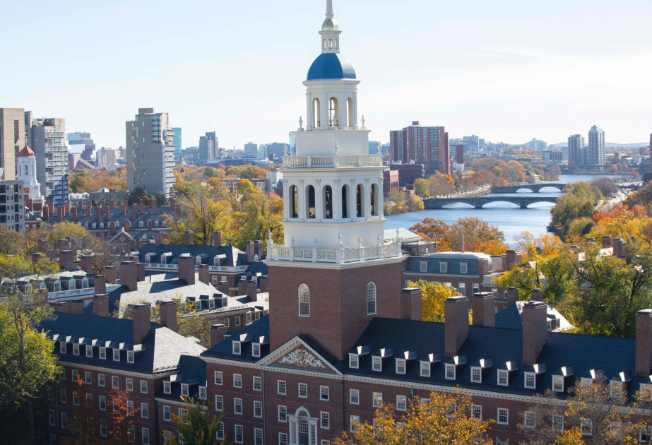 Tramp Harvard Universitetinə daxil olan yeni tələbələrə viza verilməsini dayandırıb