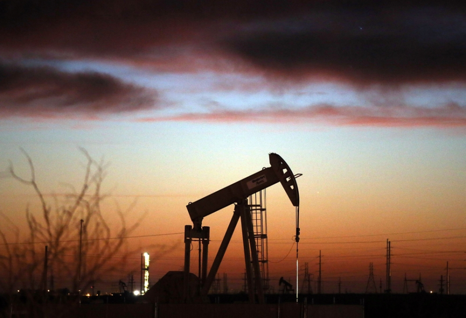 На мировых биржах снизились цены на нефть