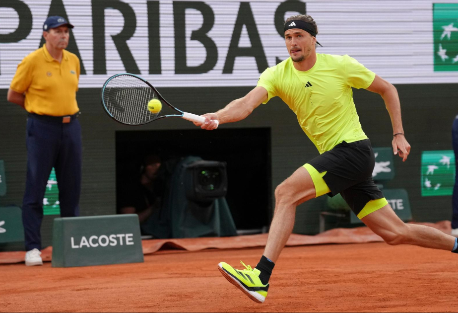 Tennis: Zverev scheidet bei den French Open gegen Djokovic aus