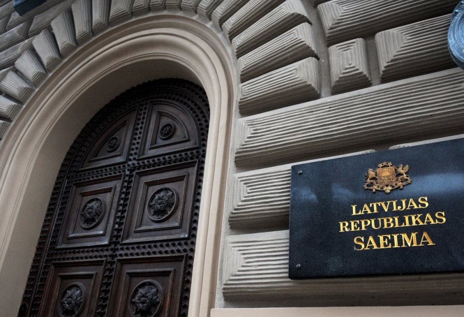 Latviya Seyminin deputatı rus dilini müdafiə etdiyinə görə iclasdan qovulub