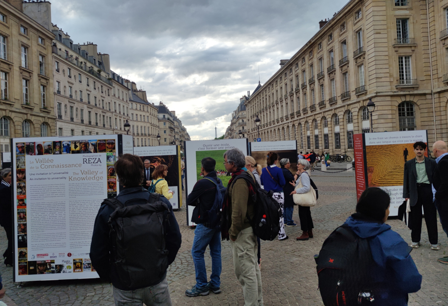 Fotografías de Gobustán y Khinalig expuestas en la Plaza del Panteón de París