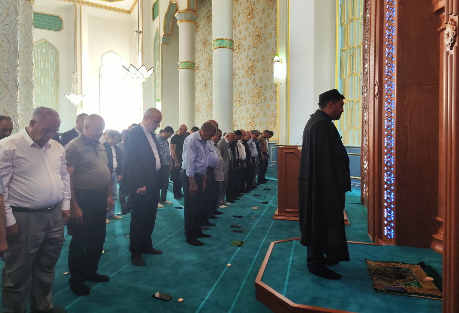 Naxçıvanın məscidlərində bayram namazı qılınıb VİDEO