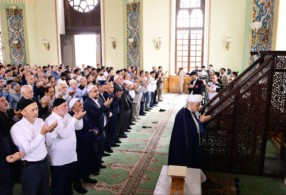 Bakıda Qurban bayramı münasibətilə bayram namazı qılınıb YENİLƏNİB  VİDEO