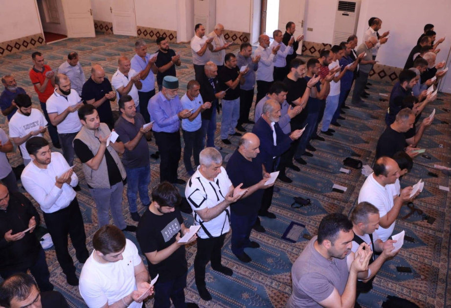 Gəncədə bayram namazı qılınıb