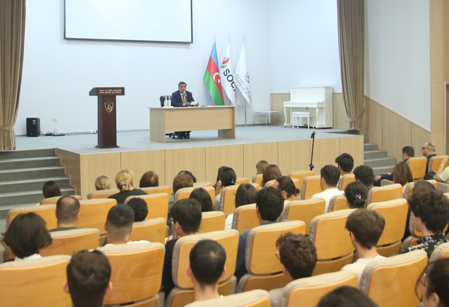 Rektor IELTS-də yüksək nəticə əldə edən tələbələrlə görüşüb