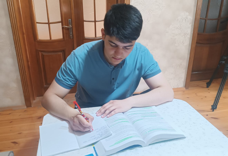 “Uğurun açarı öz iradənə hakim olmaqdır” - 400 bal toplayan məzun VİDEO