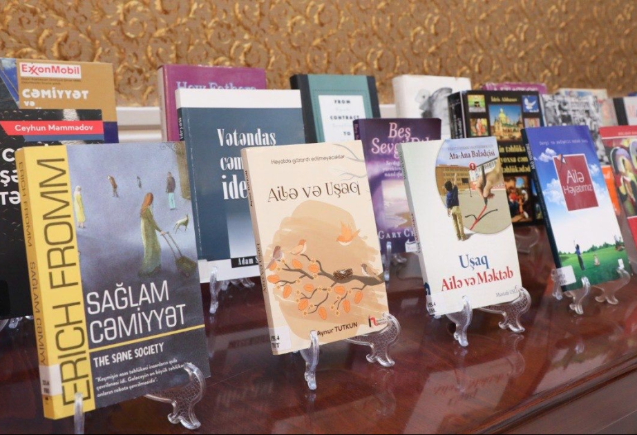 Türkiyəli nazir Xəzər Universitetində professor-müəllim heyəti və tələbələrlə görüşüb