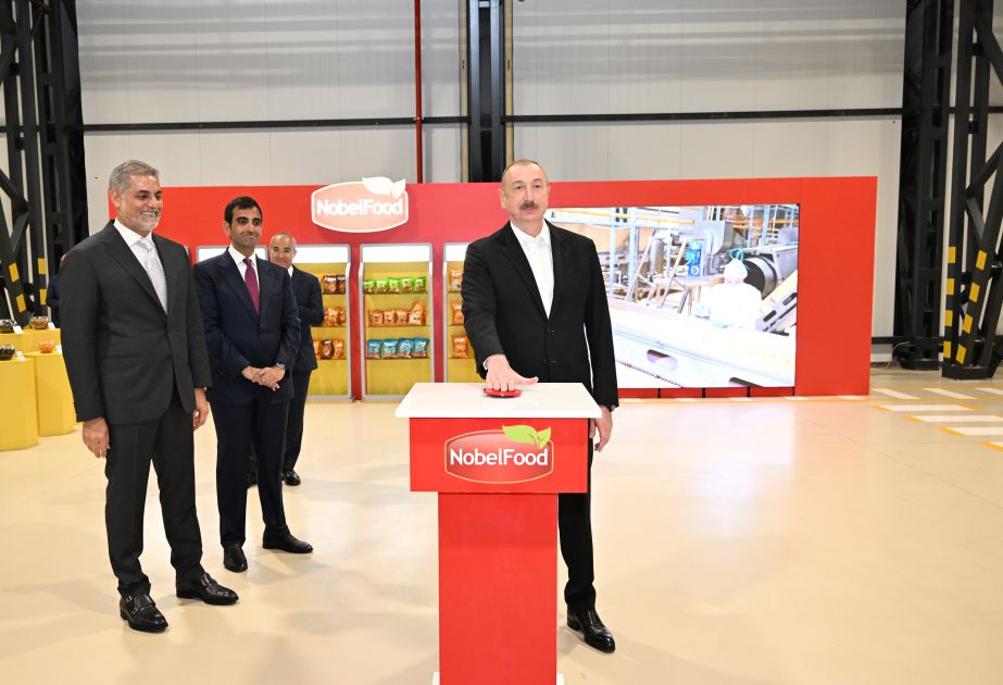 Le président Aliyev participe à l’inauguration d’une usine de production alimentaire de casse-croute à Bakou VIDEO