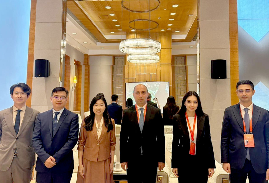 Azerbaijani Minister of Science and Education meets with Huawei executives