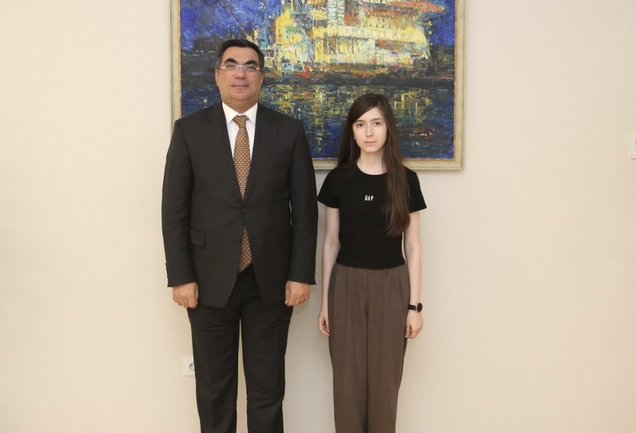 Il qrup üzrə ən yüksək nəticə göstərən abituriyent BANM-in maliyyə ixtisasını seçir