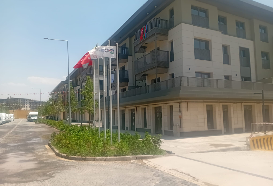 В Кахраманмараше асфальтируют и благоустраивают дороги в районе Азербайджанского квартала