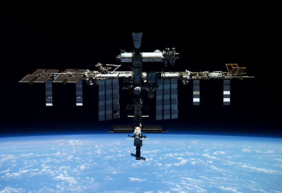 Space station air leaks trigger delay to private astronaut mission