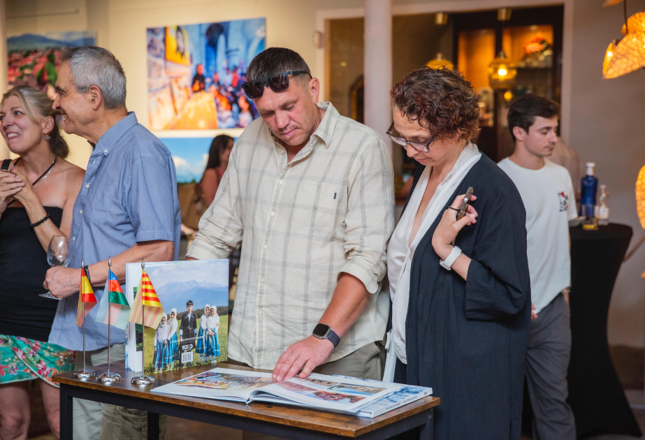 Se inaugura en Barcelona la exposición fotográfica «Colores de Azerbaiyán: Tierra de Multiculturalismo»