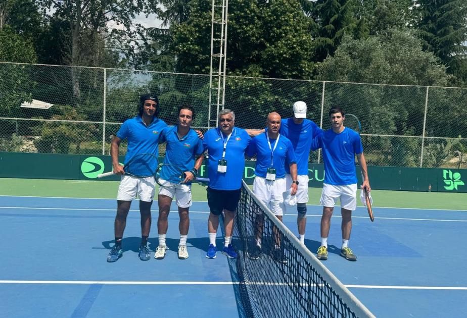 Azerbaijani tennis players off to winning start in Davis Cup, progressing to playoffs