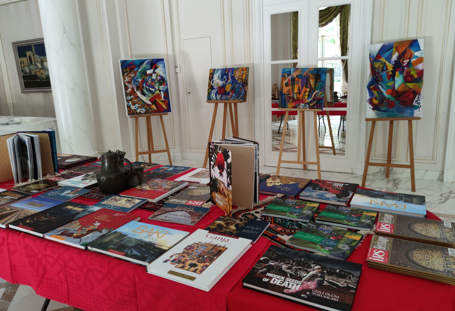 Presentación de los libros de la Editorial “IRS” en París