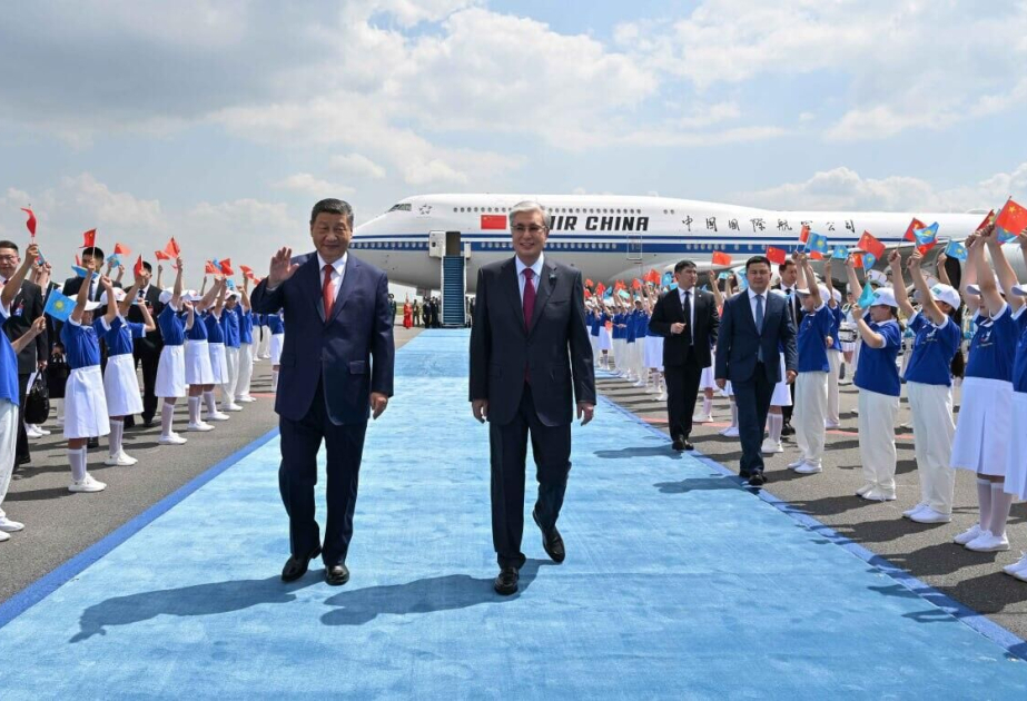 Председатель КНР Си Цзиньпин прибыл в Казахстан