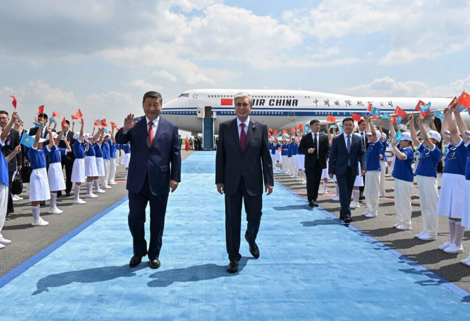 中国国家主席习近平抵达哈萨克斯坦正式访问