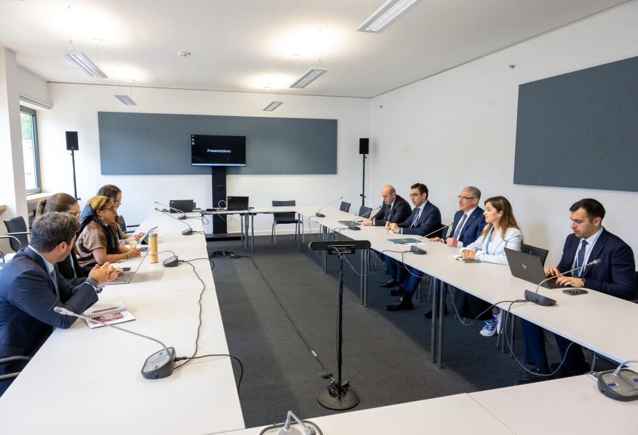 Bonn : Moukhtar Babaïev rencontre la jeune championne de la COP30