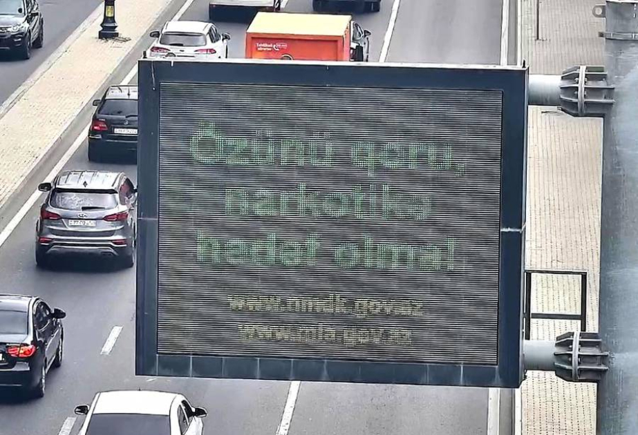 “Özünü qoru, narkotikə hədəf olma!” şüarı elektron informasiya terminallarında nümayiş etdirilir