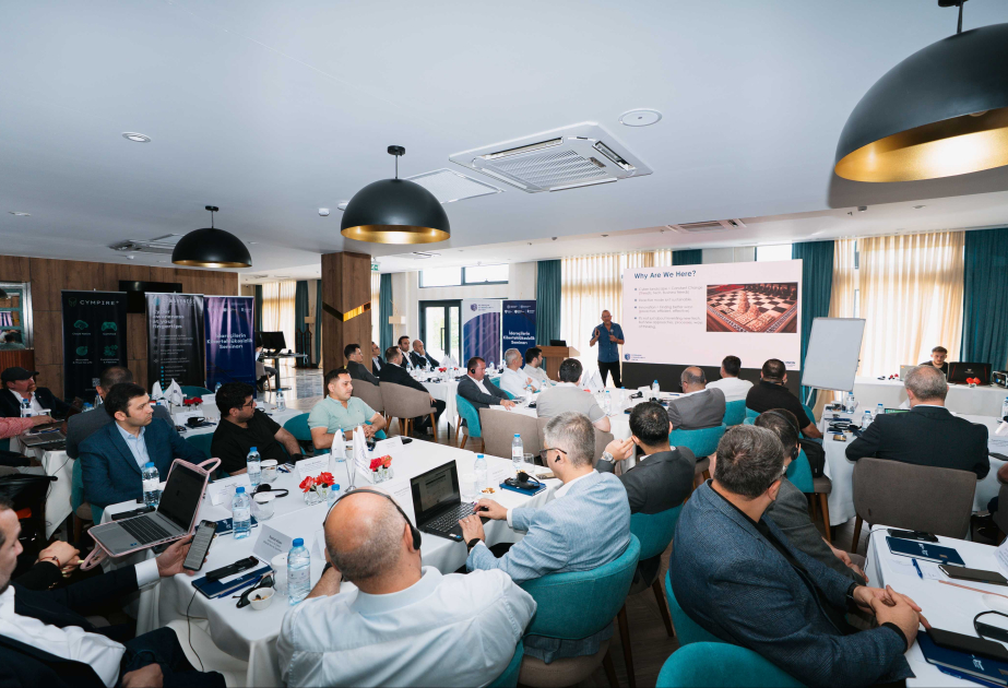 Dövlət qurumlarının rəhbər nümayəndələri üçün kibertəhlükəsizlik üzrə seminar keçirilib