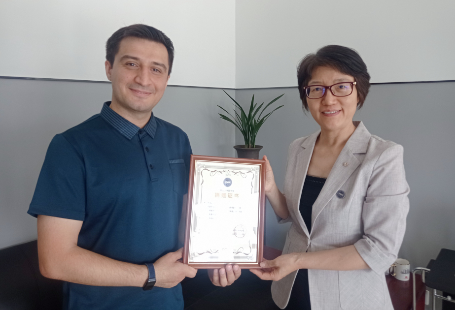 Çinin Yanşan Universitetinə Azərbaycan haqqında kitablar təqdim edilib