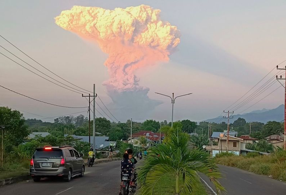 Dozens of Bali flights cancelled after Indonesia volcano erupts