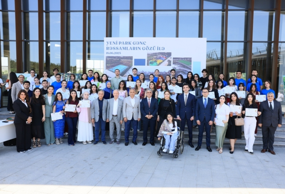 Yeni parkda gənc rəssamların sərgisi açılıb