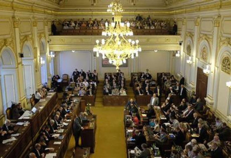 Чешское правительство остается