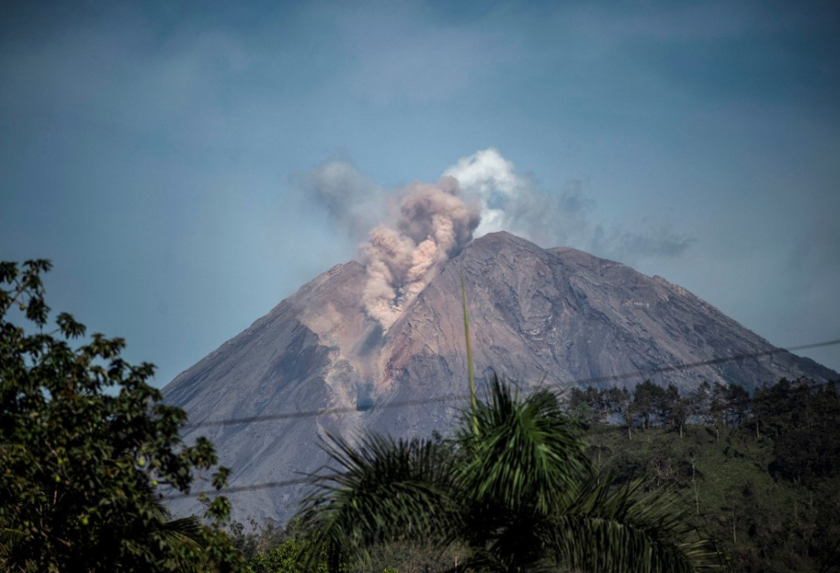 Indonesia's Mt. Raung erupts, triggers flight alert in East Java