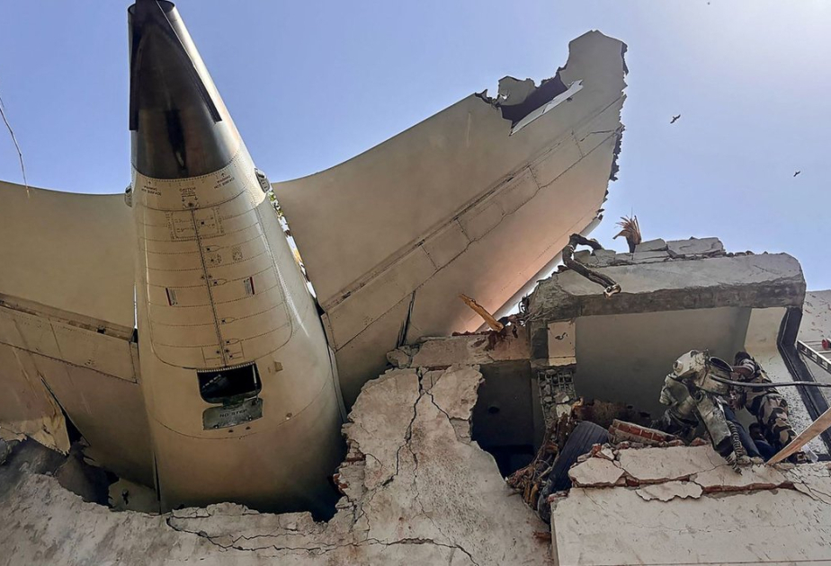 India to send crashed plane's black box to US, says the Economic Times