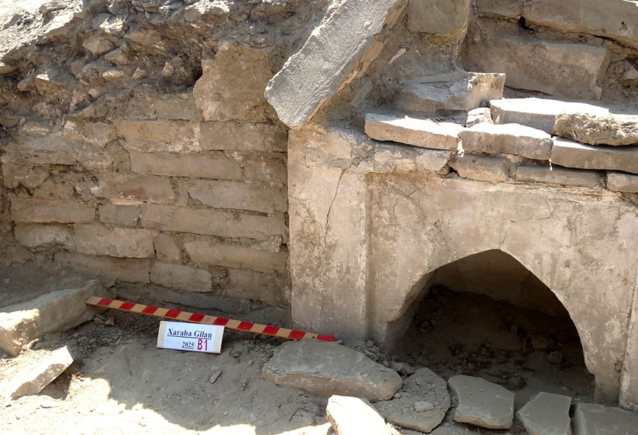 Arxeoloji ekspedisiya: Xaraba Gilanda İçərişəhərə və Narınqalaya gedən yollar aşkar olunub