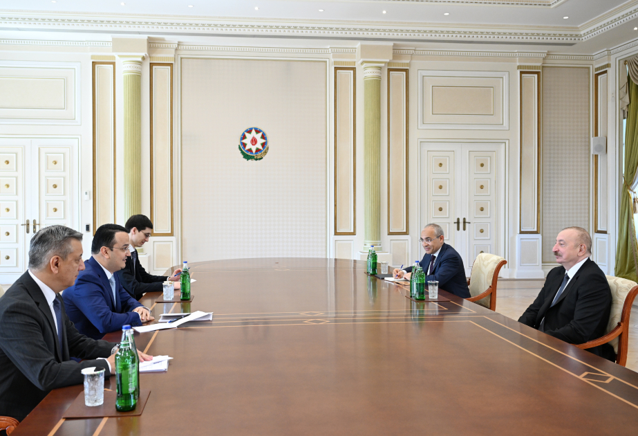 El Presidente Ilham Aliyev recibió al Ministro de Inversión, Industria y Comercio de Uzbekistán
