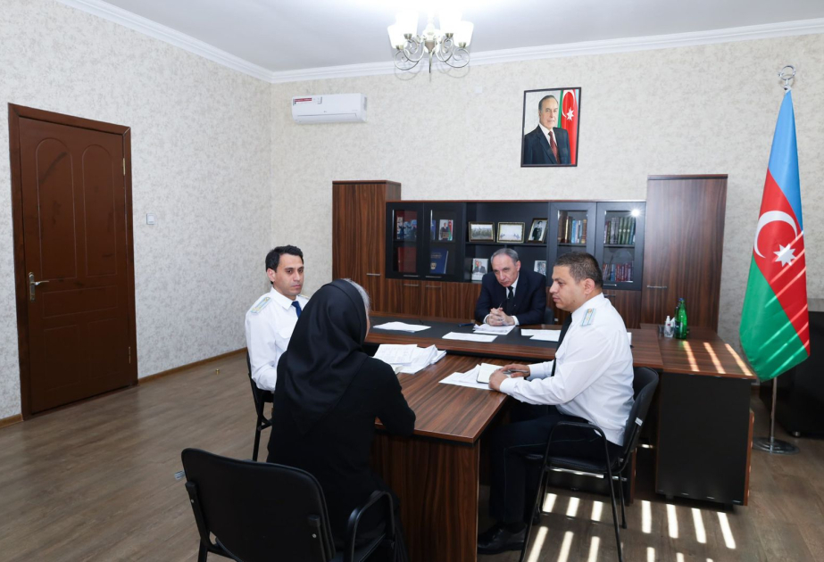 Baş prokuror Gədəbəydə vətəndaşların müraciətlərini dinləyib