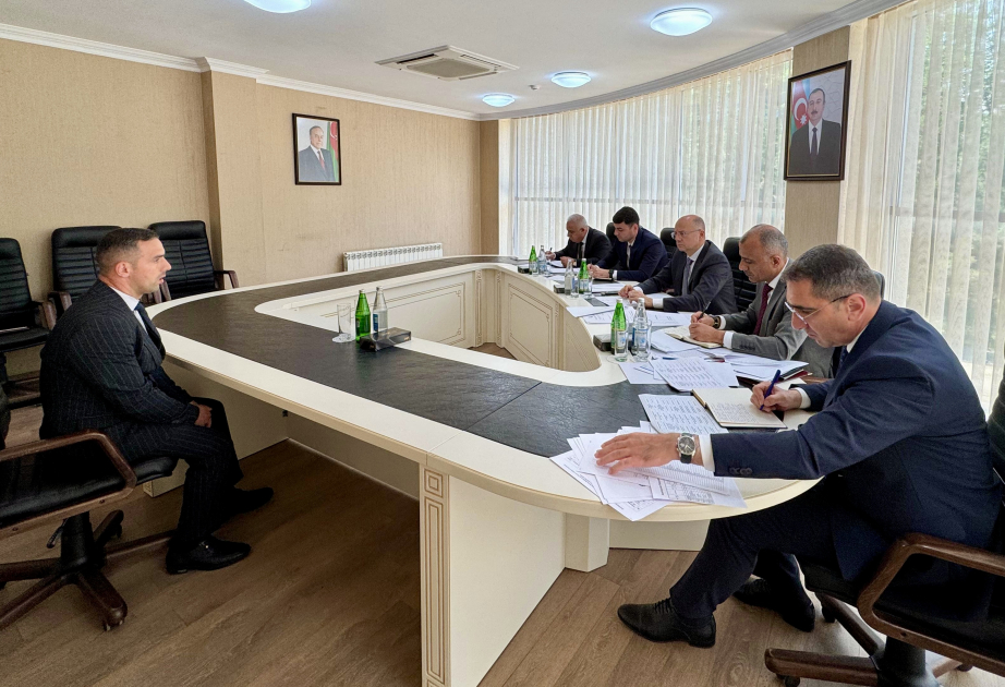 Energetika naziri Qusarda vətəndaşların müraciətlərini dinləyib