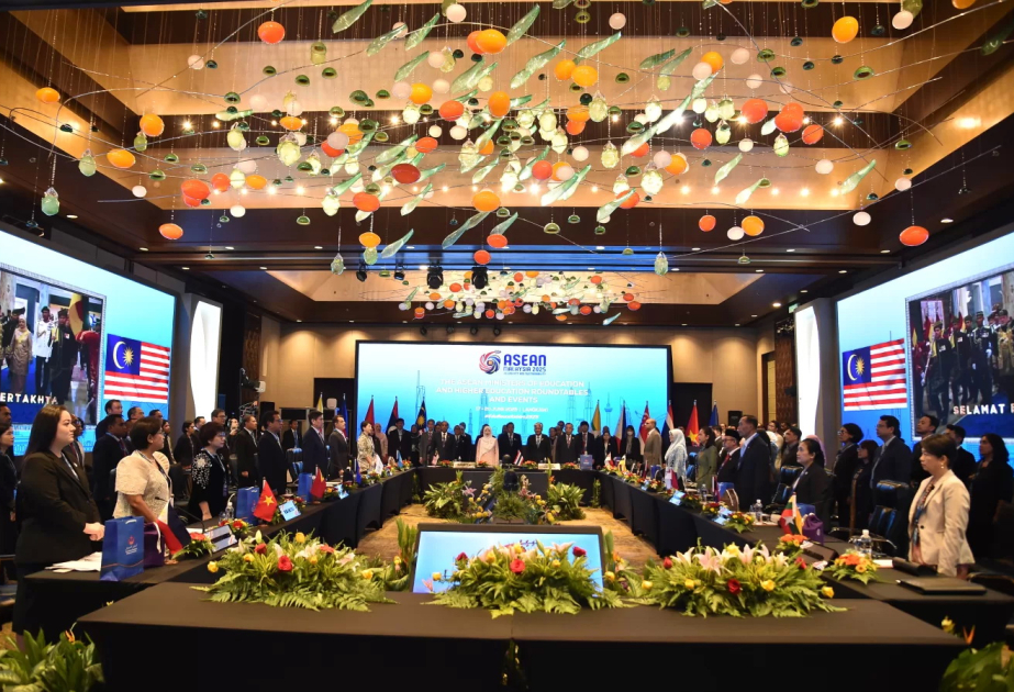Le DG de l’ICESCO présente cinq recommandations stratégiques pour lutter contre la rupture scolaire à l’ouverture de la Conférence des ministres de l’Éducation de l’ASEAN