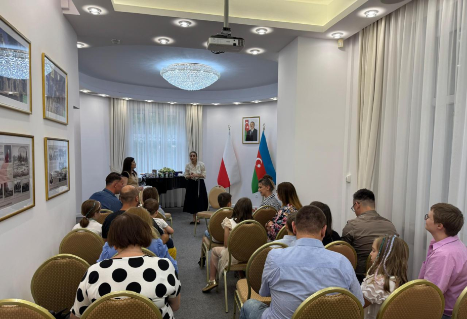 Varşavada “Armudu stəkan uşaqların gözü ilə” müsabiqəsinin qalibləri mükafatlandırılıb
