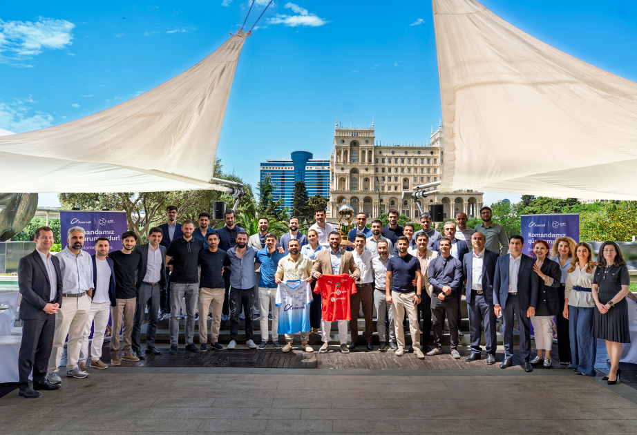 ®  “Azercell” dünya çempionlarını təbrik edib
