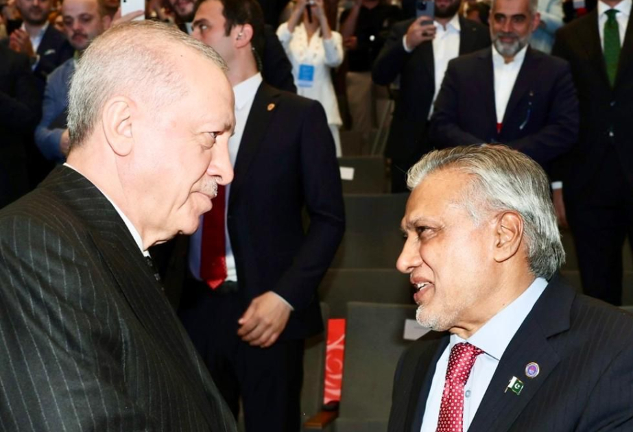 Pakistan’s Deputy PM Mohammad Ishaq Dar attends Grand Youth Award Ceremony honoring Turkish President Recep Tayyip Erdoğan