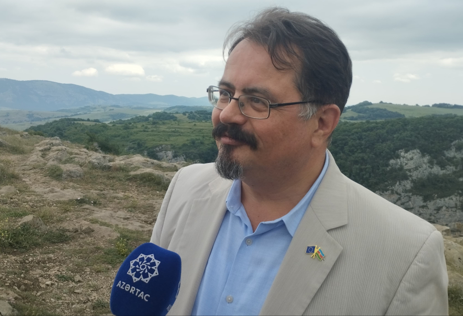 Peter Michalko: "Estamos impresionados por las obras de reconstrucción y creación en Karabaj