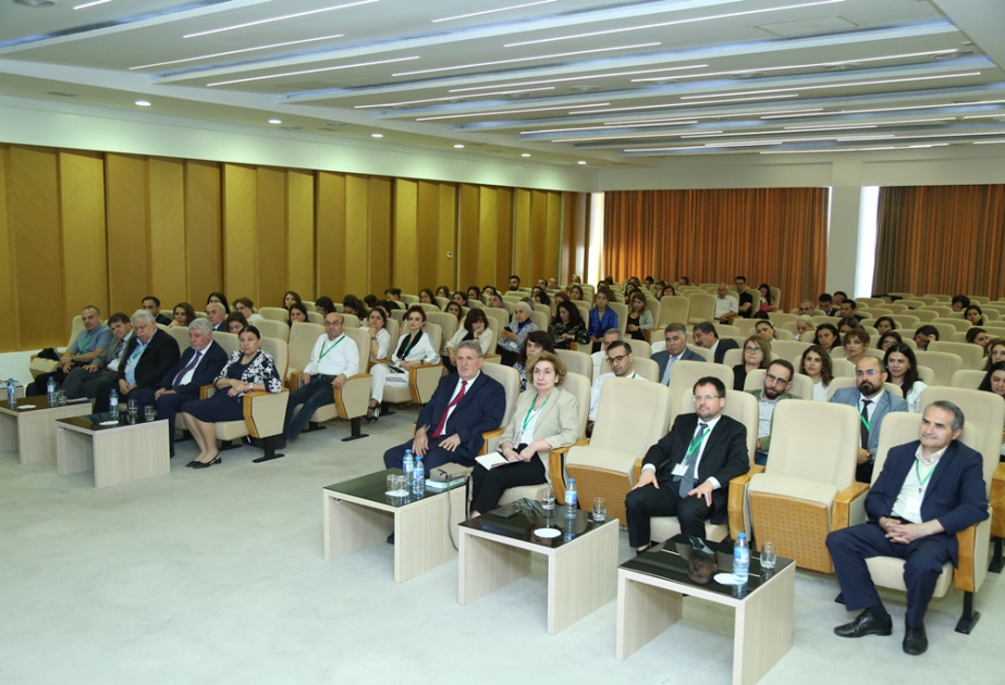 Beynəlxalq simpoziumun bölmə iclaslarında Azərbaycan-Türkiyə həmrəyliyindən bəhs olunub