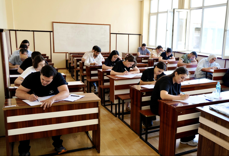Doktorantura və dissertantura səviyyəsində xarici dildən qəbul, həmçinin fəlsəfə doktoru imtahanları keçirilib