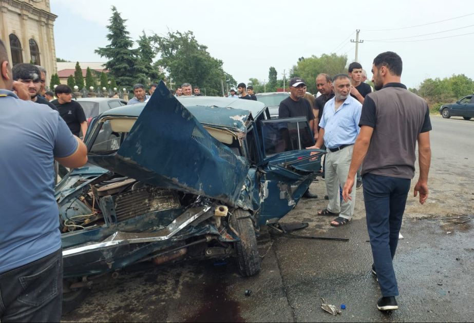 Lənkəranda baş verən qəzada sürücü xəsarət alıb