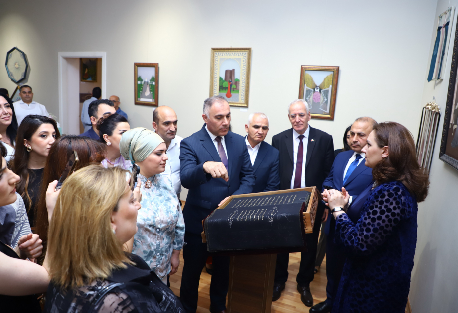Bakıda tanınmış rəssam Tünzalə Məmmədzadənin fərdi sərgisi açılıb