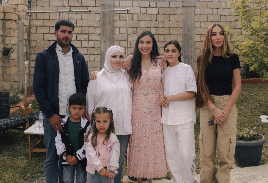 Khyzy : Leyla Aliyeva et Arzou Aliyeva rencontrent une participante du projet « Jeune apiculteur » à Khyzy